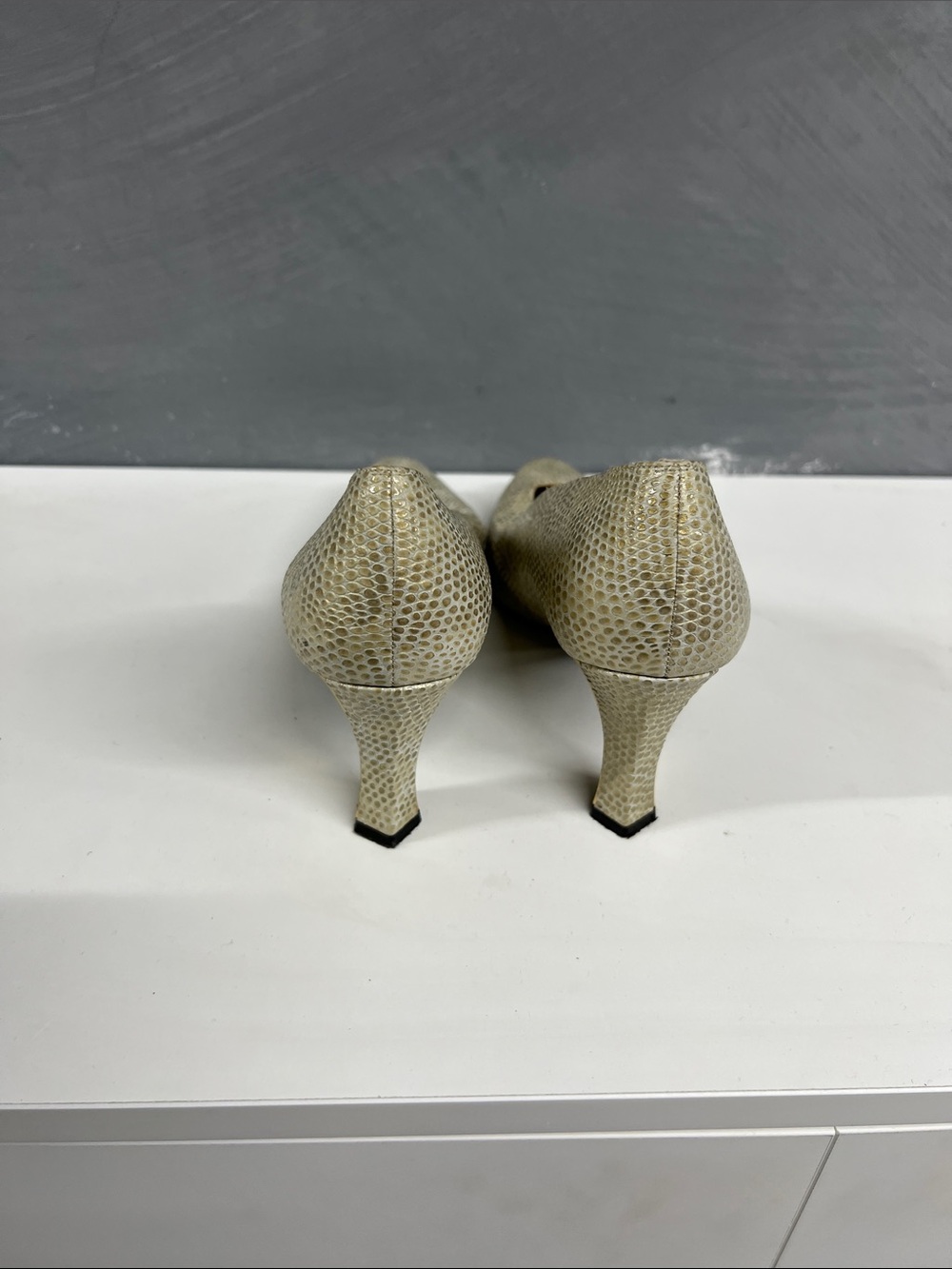 Stuart Weitzman Python Textured Pointed-Toe Pumps with Gold Heel - Picture 4 of 7